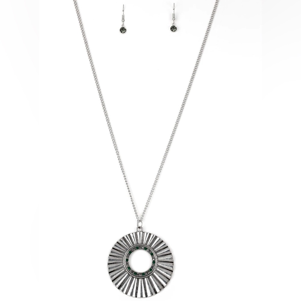 NWT Boutique Emerald & Silver Diamond Rhinestone Medallion Necklace Jewelry - Picture 3 of 3